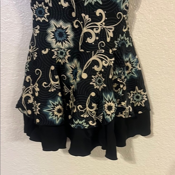 Floral Patterned Sleeveless Top - Picture 3 of 11